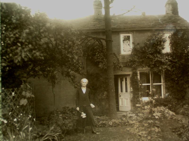 ABk94-Moorgate Cottage, The Green, Long Preston,the home of  Janie Wrathall.jpg - Moorgate Cottage, The Green, Long Preston,the home of  Janie Wrathall